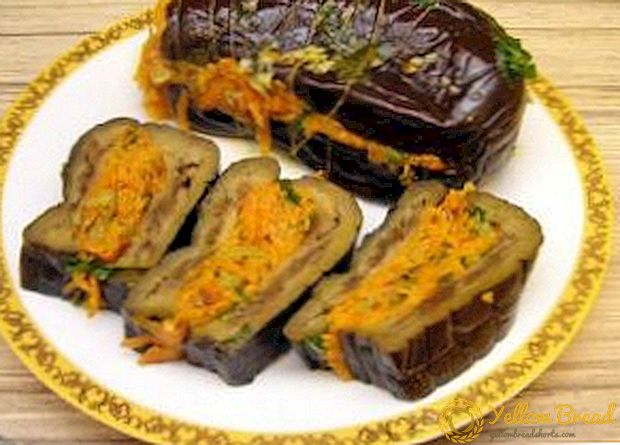 Resep yang berguna kosong untuk musim dingin: acar terung yang diisi dengan wortel, bawang putih, dan sayuran lainnya
