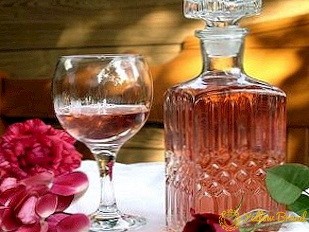 Fragrant rose petal wine: homemade recipe